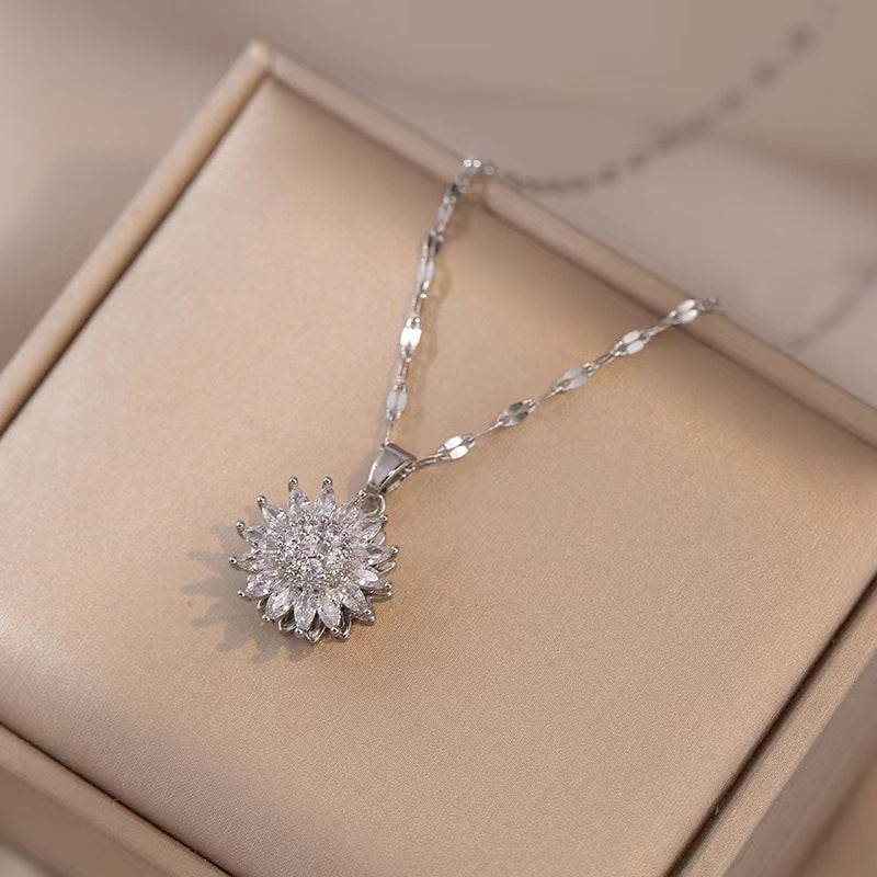 Fashionable retro-style clavicle necklace